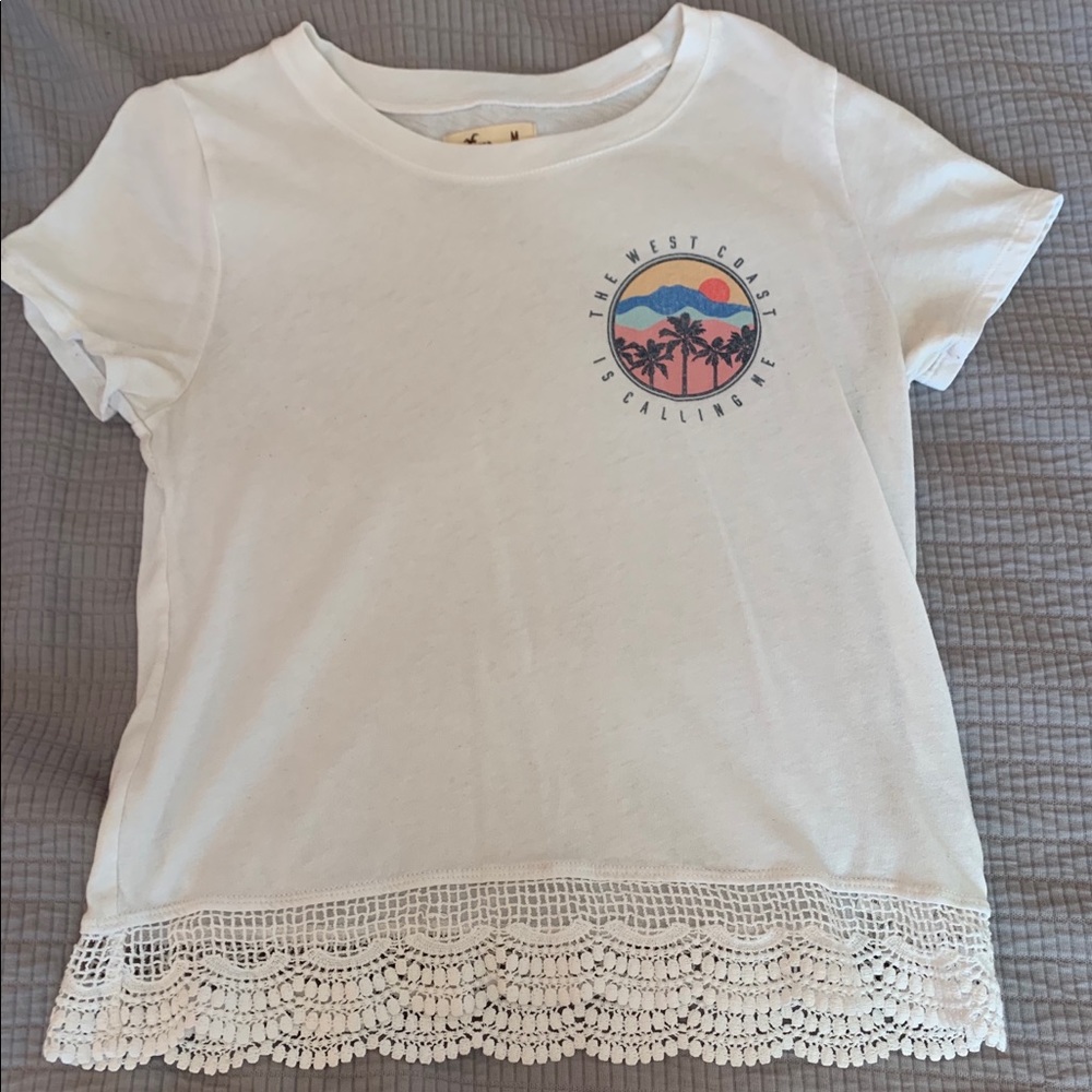 a white t shirt